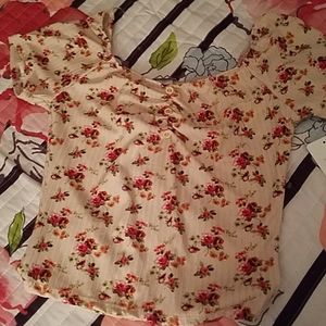 Size M Fashion Magazine Floral Top